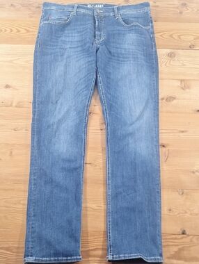 MAC Cosmetics Straight-Leg Jeans in Medium Blue 38x34